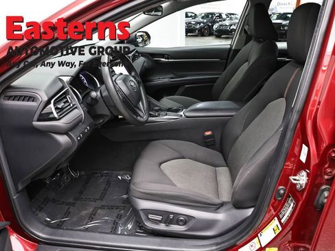 Used 2019 Toyota Camry LE FWD image 13