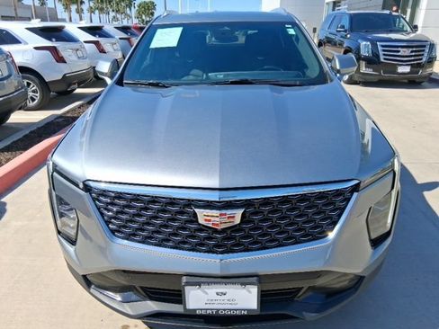 Used 2025 Cadillac XT4 Premium Luxury AWD/4WD image 2
