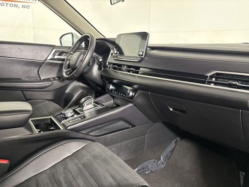 Used 2024 Mitsubishi Outlander SE Black Edition image 30