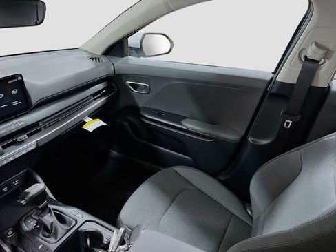 New 2025 Kia K4 LX image 21