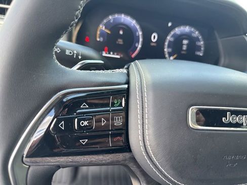 Used 2025 Jeep Grand Cherokee L Overland w/ Luxury Tech Group IV AWD/4WD image 30