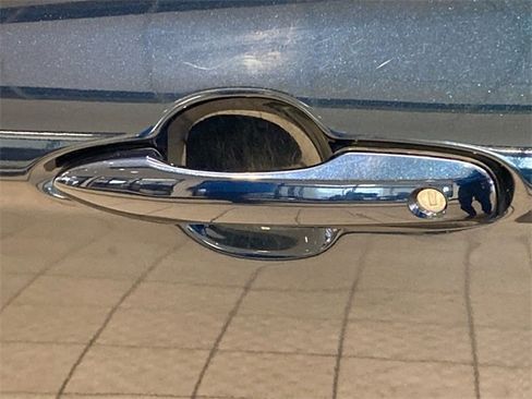 Used 2020 Toyota Camry LE image 10