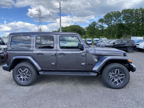 New 2026 Jeep Wrangler Unlimited Sahara AWD/4WD image 2