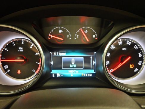 Used 2018 Buick Regal Essence w/ Driver Confidence Package #1 AWD/4WD image 8