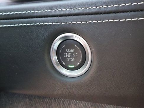 Used 2025 Cadillac Escalade Sport Platinum w/ LPO, ONYX Package AWD/4WD image 32