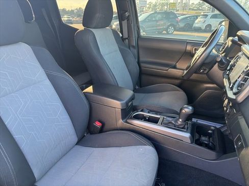 Used 2022 Toyota Tacoma TRD Sport image 15