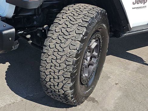 Used 2021 Jeep Wrangler Unlimited Rubicon w/ Xtreme Recon 35" Tire Package image 33