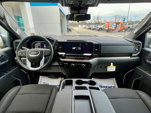 New 2026 GMC Sierra 1500 SLE image 2