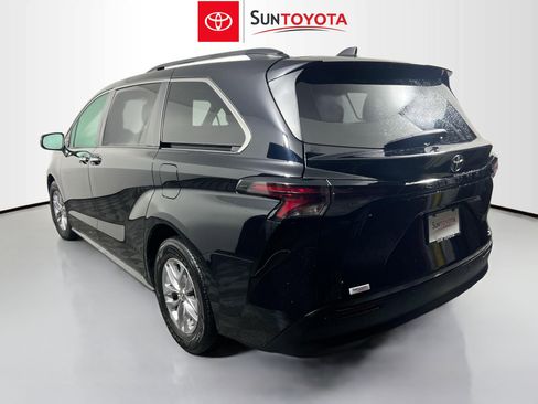 Used 2023 Toyota Sienna XLE FWD image 6