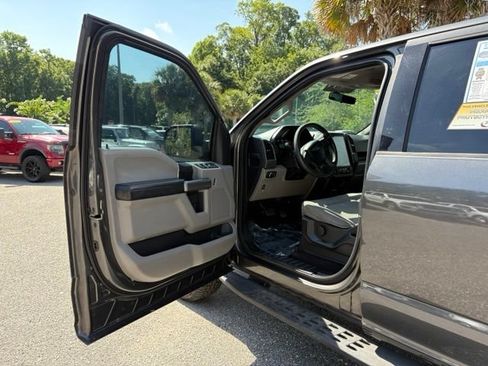 Used 2017 Ford F150 XLT RWD image 9