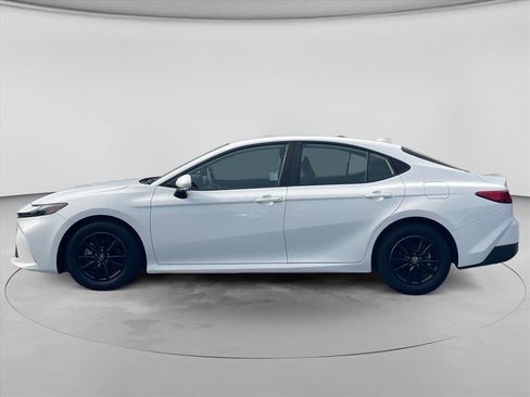 Used 2025 Toyota Camry LE FWD image 4