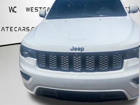 Used 2017 Jeep Grand Cherokee Altitude RWD image 5