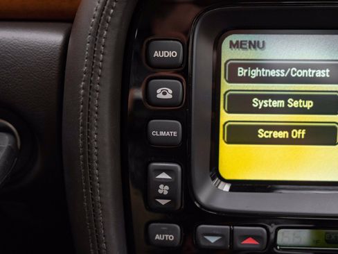 Used 2006 Jaguar XJ Vanden Plas Super V8 Portfolio RWD image 23