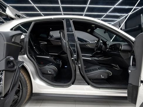 Used 2024 Ferrari Purosangue image 11