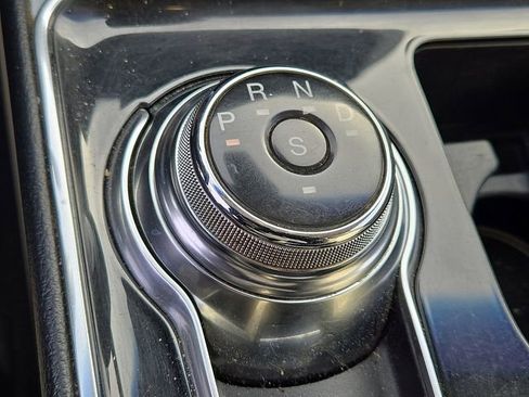 Used 2019 Ford Edge Titanium image 18