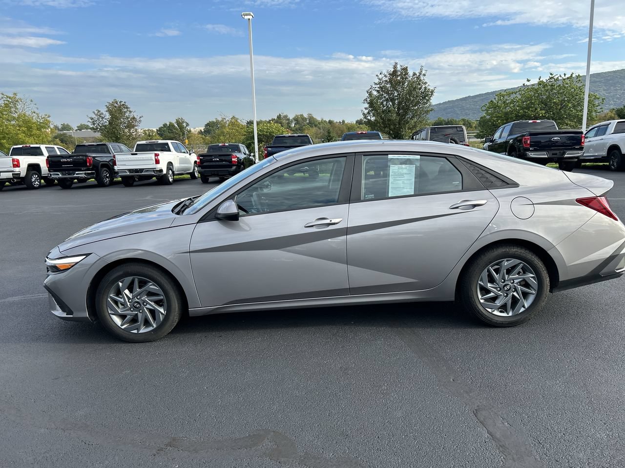 Used 2024 Hyundai Elantra SEL FWD image 4