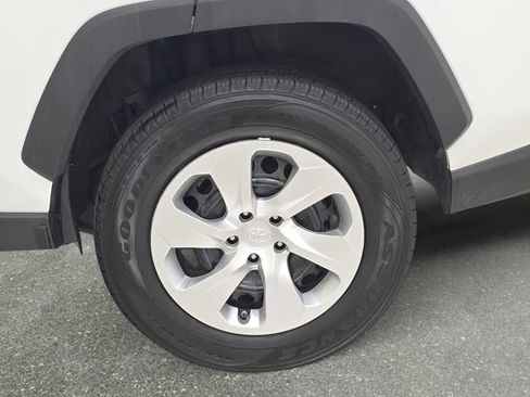 Used 2022 Toyota RAV4 LE AWD/4WD image 32