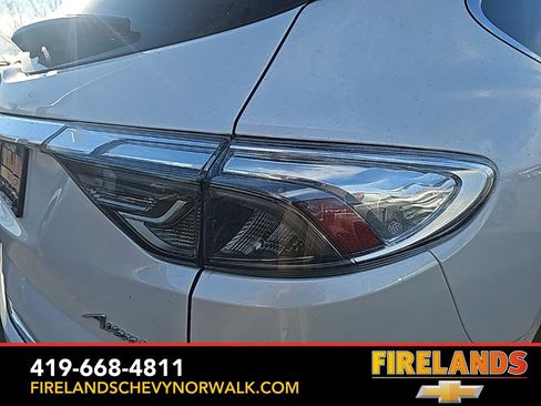 Used 2024 Buick Enclave Avenir w/ Avenir Technology Package image 18