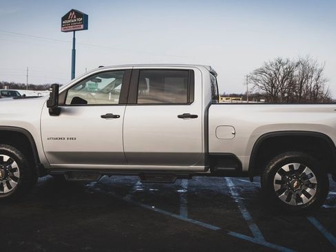 Used 2021 Chevrolet Silverado 2500 Custom w/ Snow Plow Prep/Camper Package image 19