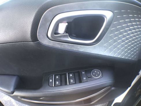 Used 2024 Kia Soul LX w/ Option Group 015 FWD image 12