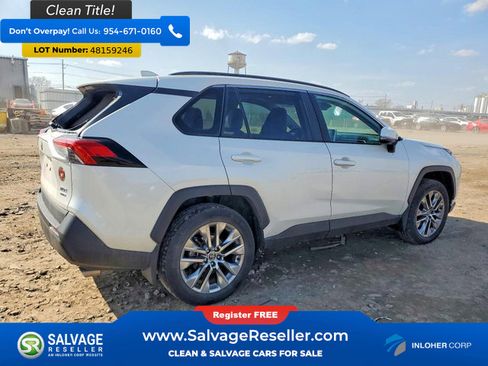 Used 2021 Toyota RAV4 XLE Premium AWD/4WD image 4