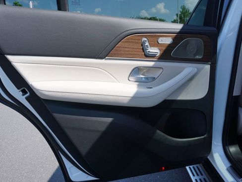 New 2026 Mercedes-Benz GLS 450 4MATIC image 33
