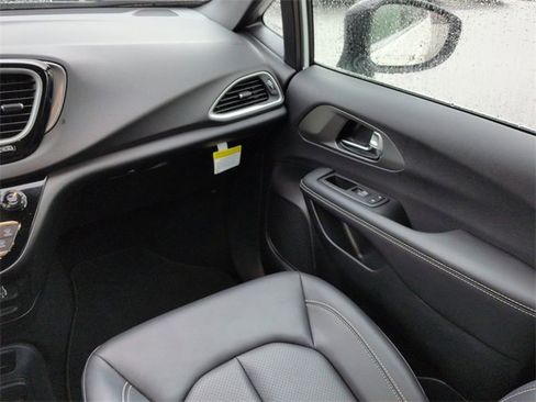 New 2025 Chrysler Voyager LX image 16