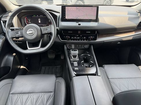 Used 2024 Nissan Rogue Platinum w/ Platinum Premium Package FWD image 2