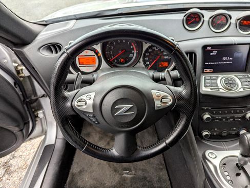 Used 2010 Nissan 370Z Touring w/ Sport Pkg image 14