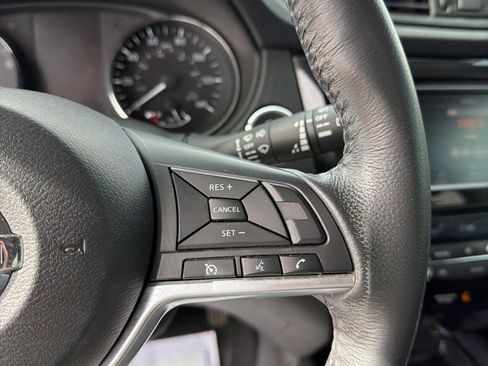 Used 2018 Nissan Rogue SV image 26