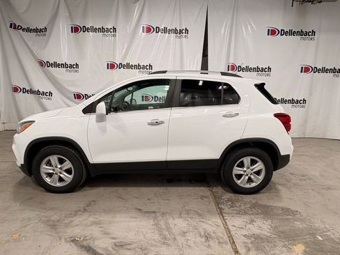 Used 2019 Chevrolet Trax LT w/ LT Convenience Package image 2