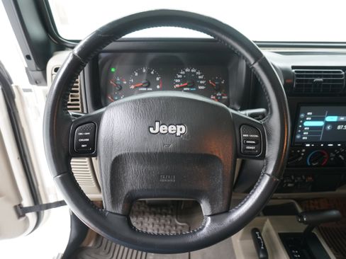 Used 2005 Jeep Wrangler Rubicon w/ Security Group AWD/4WD image 17