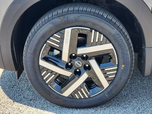 New 2026 Nissan Kicks SV image 7
