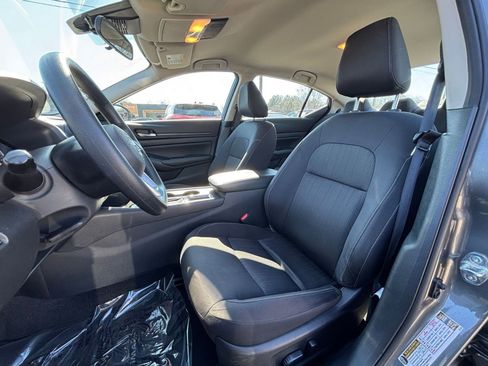 Used 2025 Nissan Altima 2.5 SV image 37