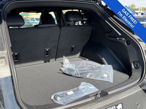 New 2026 Chevrolet Equinox EV LT image 8