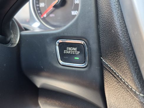 Used 2023 GMC Acadia SLT FWD image 33