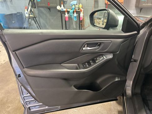 Used 2024 Nissan Rogue SV image 18