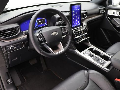 Used 2021 Ford Explorer Platinum w/ Equipment Group 601A image 17