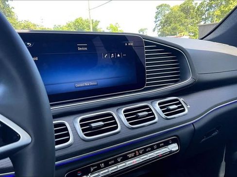 Used 2025 Mercedes-Benz GLS 450 4MATIC image 17