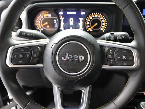 Used 2024 Jeep Wrangler Sahara image 29