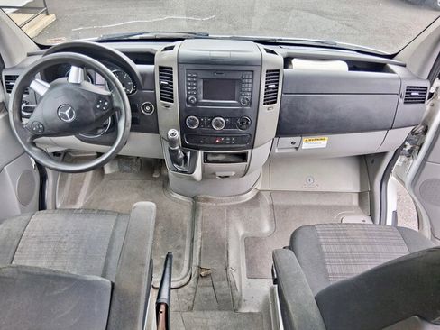Used 2018 Mercedes-Benz Sprinter 2500 image 7
