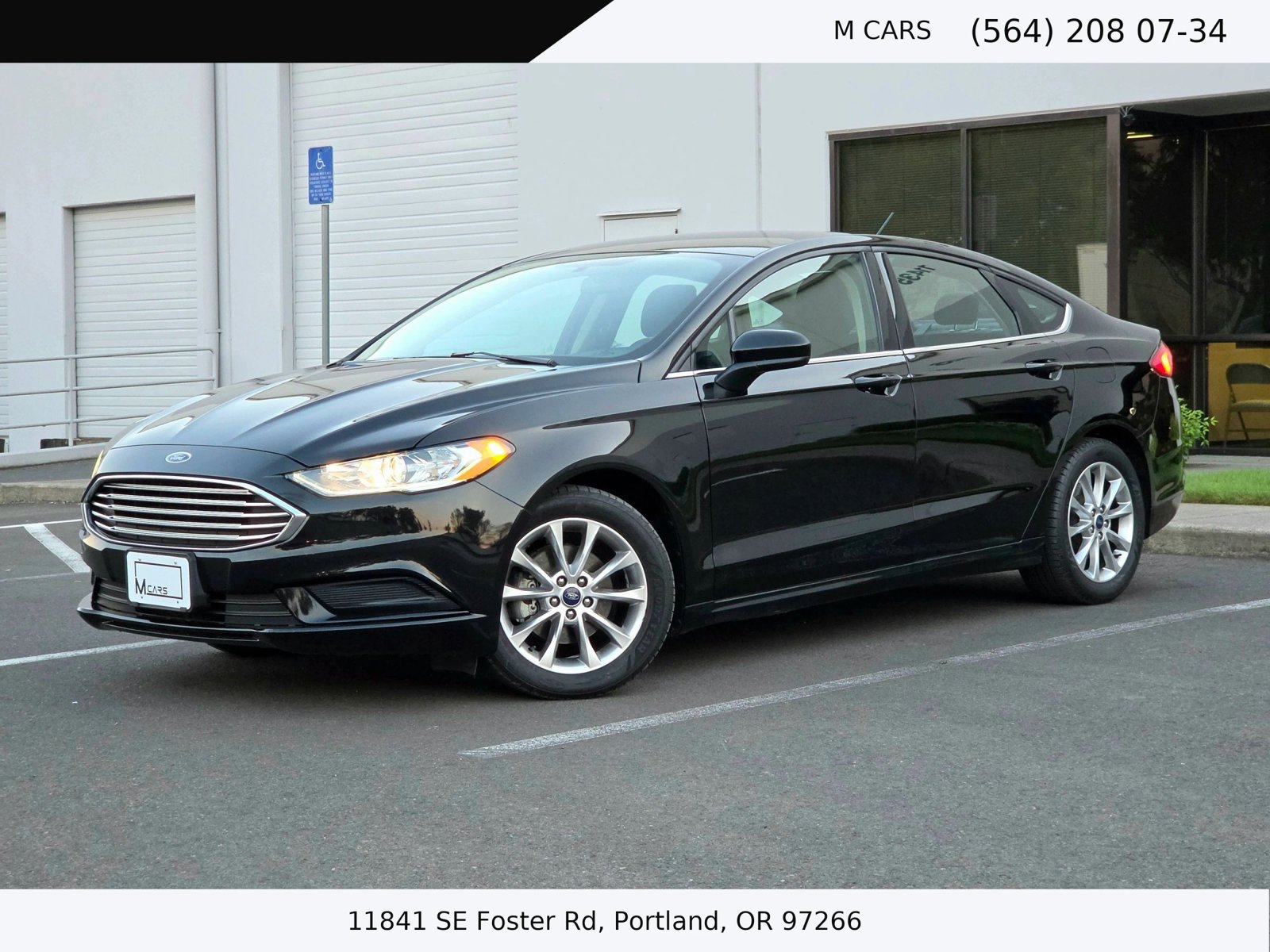 Used 2017 Ford Fusion SE w/ Fusion SE Technology Package FWD image 2