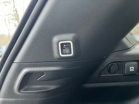 Used 2024 Jeep Grand Cherokee Altitude image 9