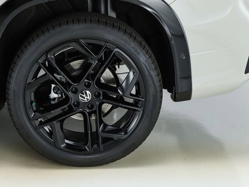 New 2026 Volkswagen Tiguan SE R-Line image 6