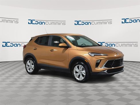 Used 2024 Buick Encore GX Preferred w/ Advanced Technology Package image 3