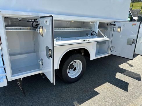 New 2027 Ford E-350 and Econoline 350 Super Duty w/ Power Equipment Group RWD image 7