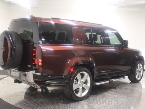 Used 2023 Land Rover Defender 130 SE image 11