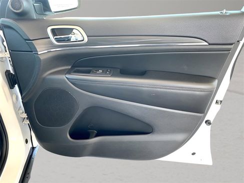 Used 2020 Jeep Grand Cherokee Limited w/ Luxury Group II image 30