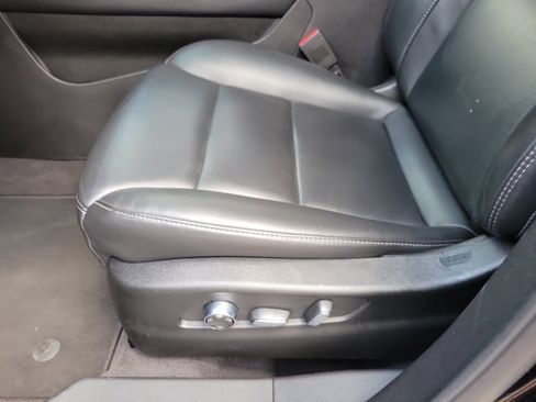 Used 2024 Cadillac XT4 Premium Luxury AWD/4WD image 6