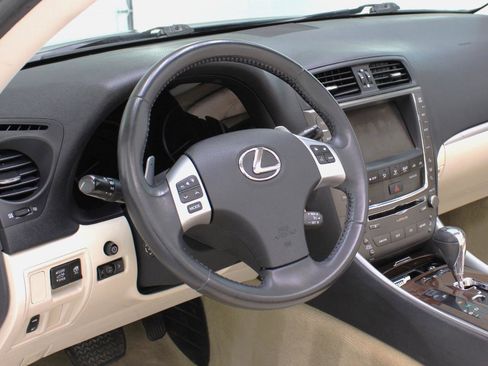 Used 2011 Lexus IS 250C image 40